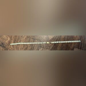 14k - 7grams Women's Bracelet it’s broken see pictures.